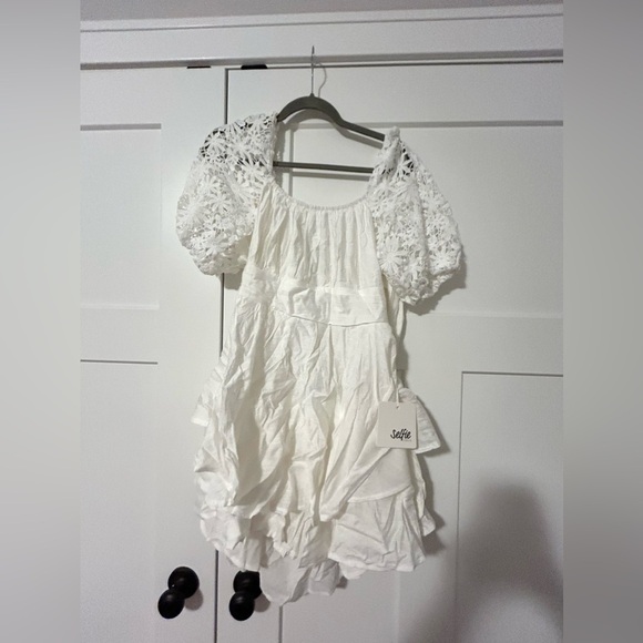 NEW Selfie Leslie: Abby Lace Puff Sleeve Tie-Up Back Dress - Picture 3 of 8